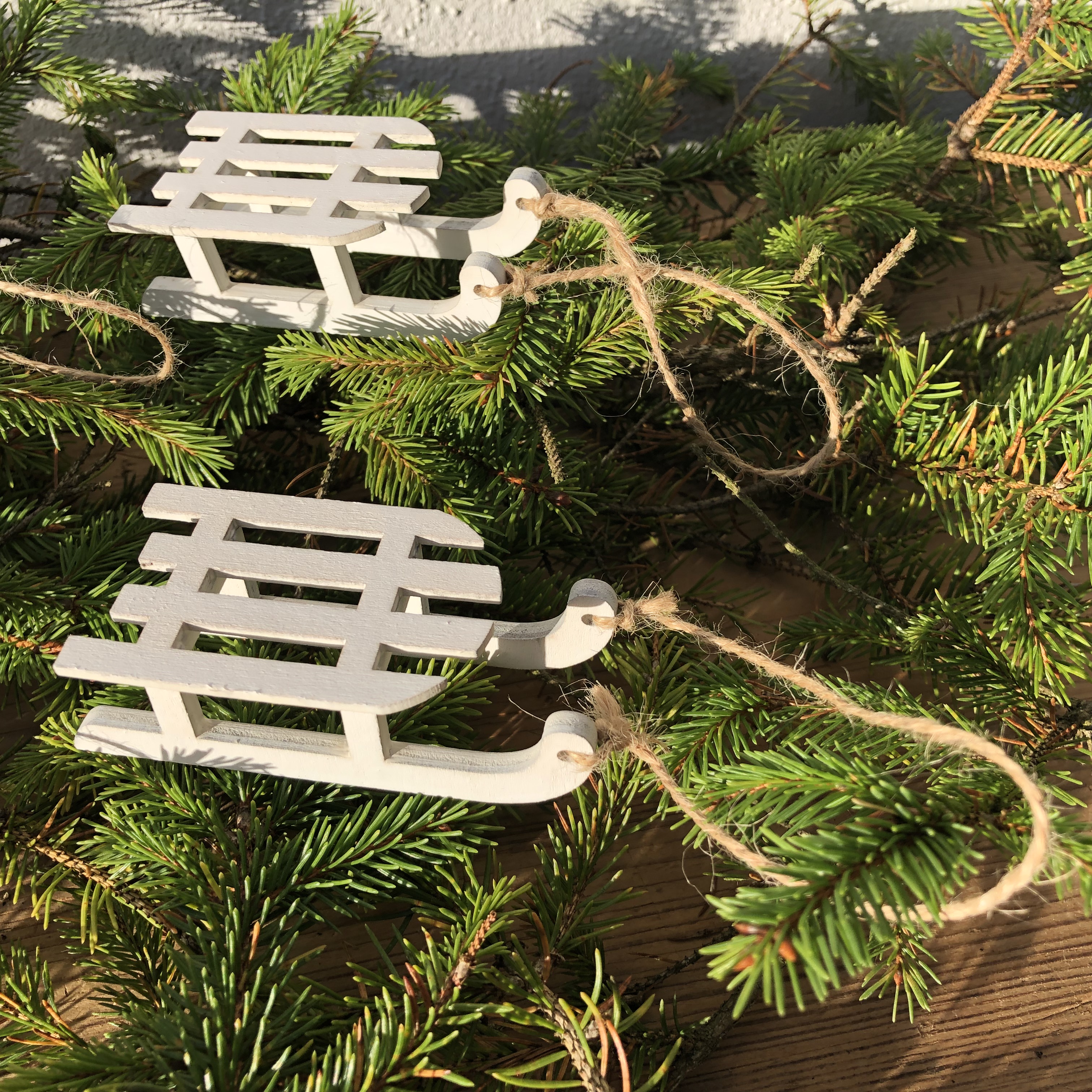 4 x Holzschlitten mit Juteschnur zum Hängen oder Stellen L 9 cm
