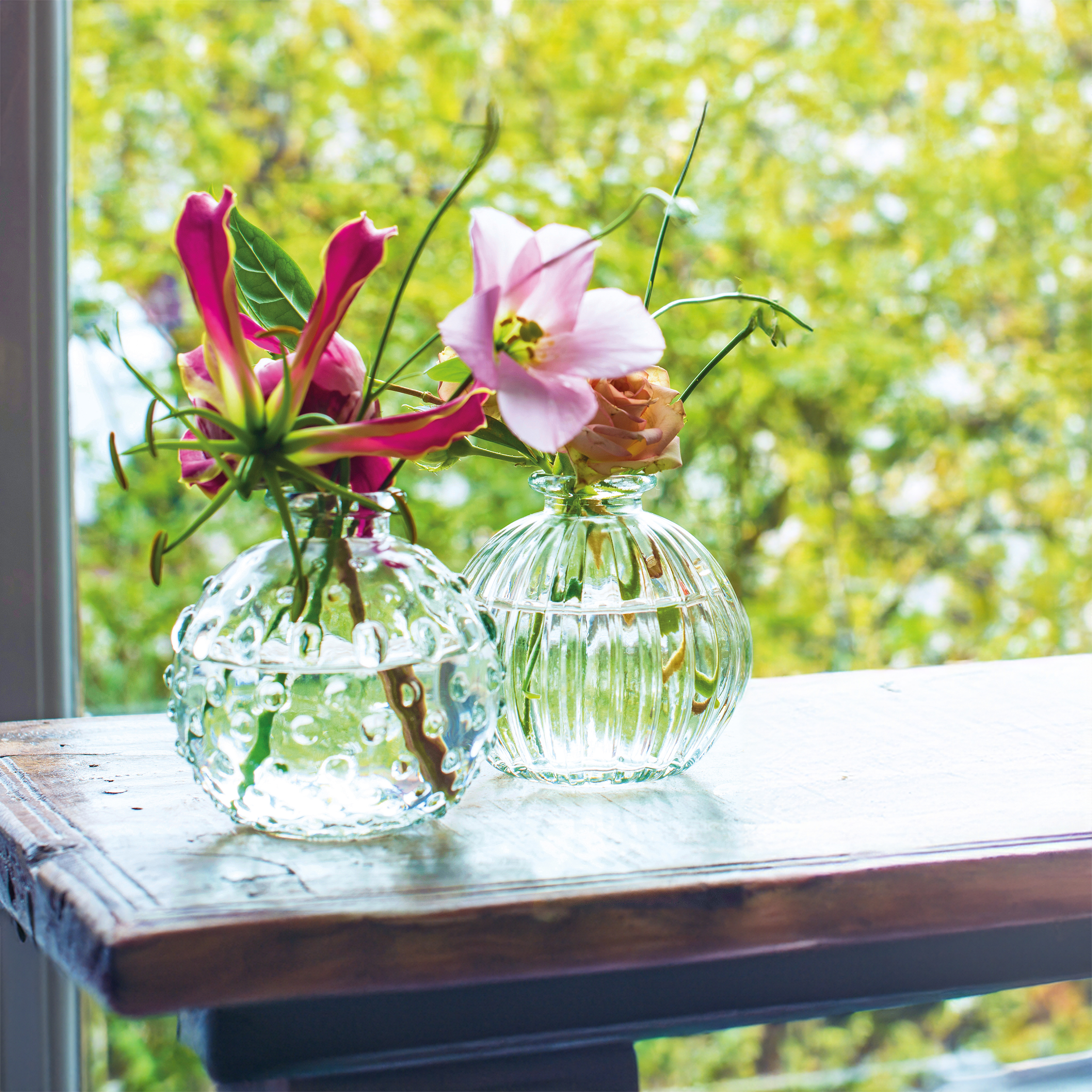12 x kleine Vasen aus Glas Vintage in zauberhaften Designs