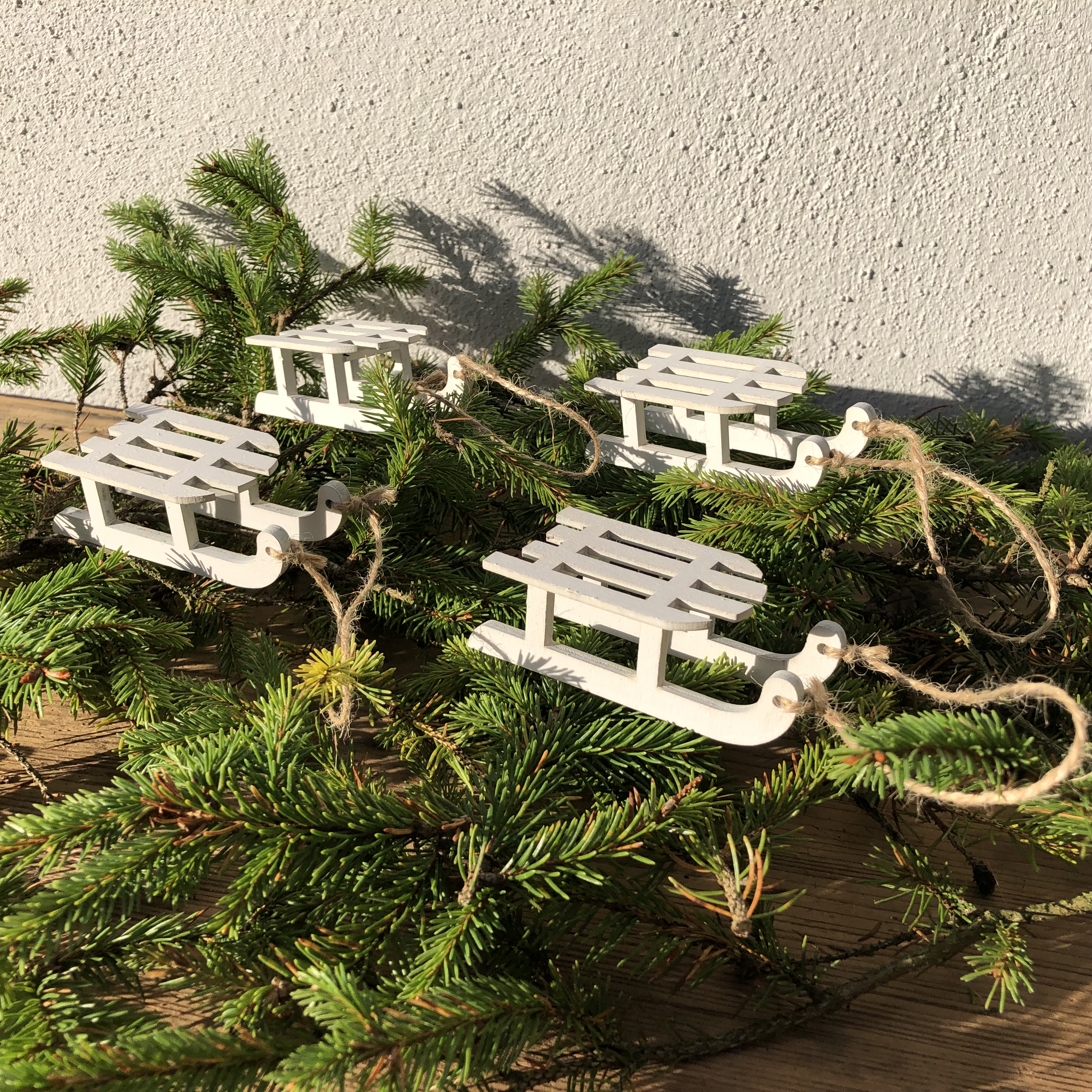 4 x Holzschlitten mit Juteschnur zum Hängen oder Stellen L 9 cm