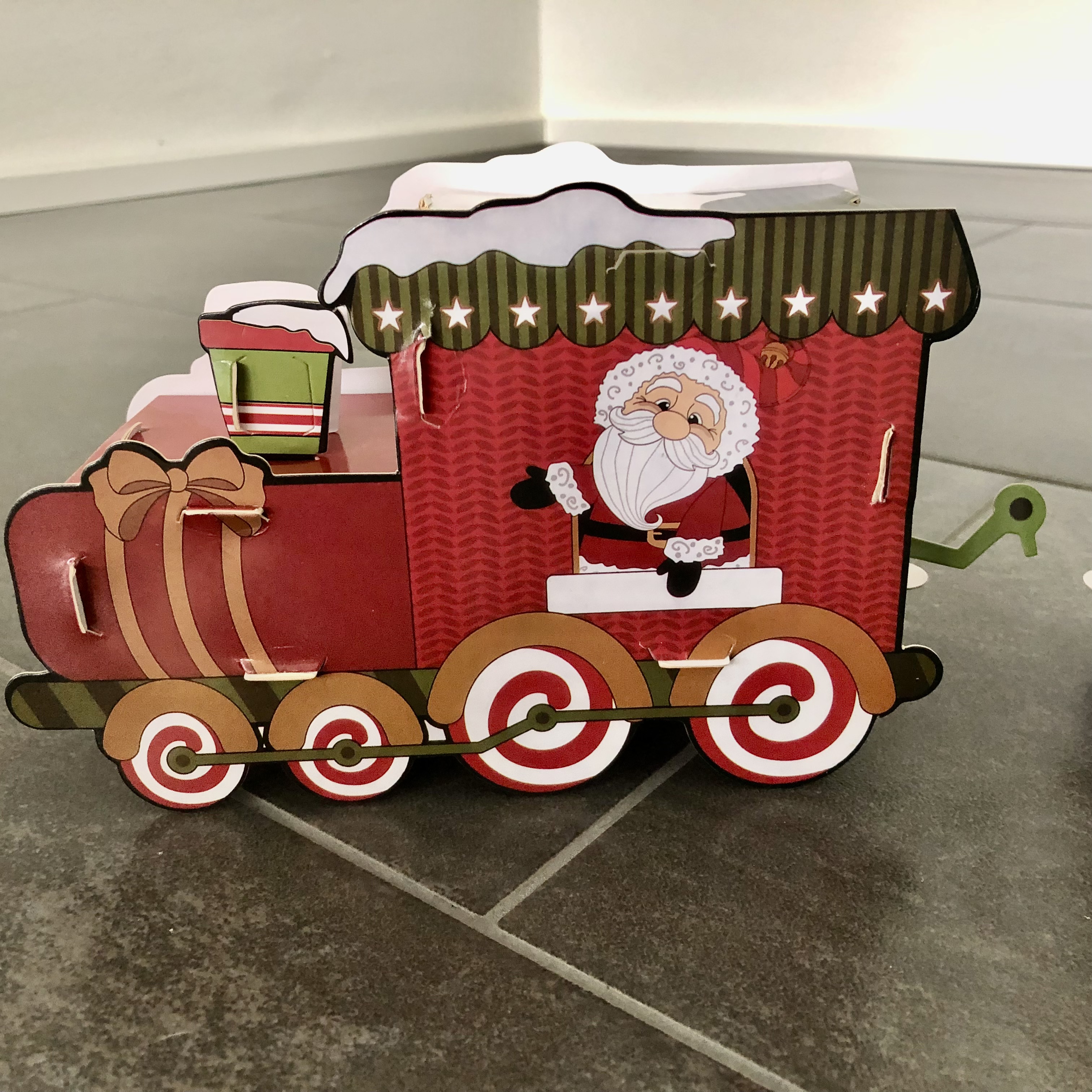 60-tlg. Adventskalender Zug DIY mit 24 kleinen Boxen 95 cm