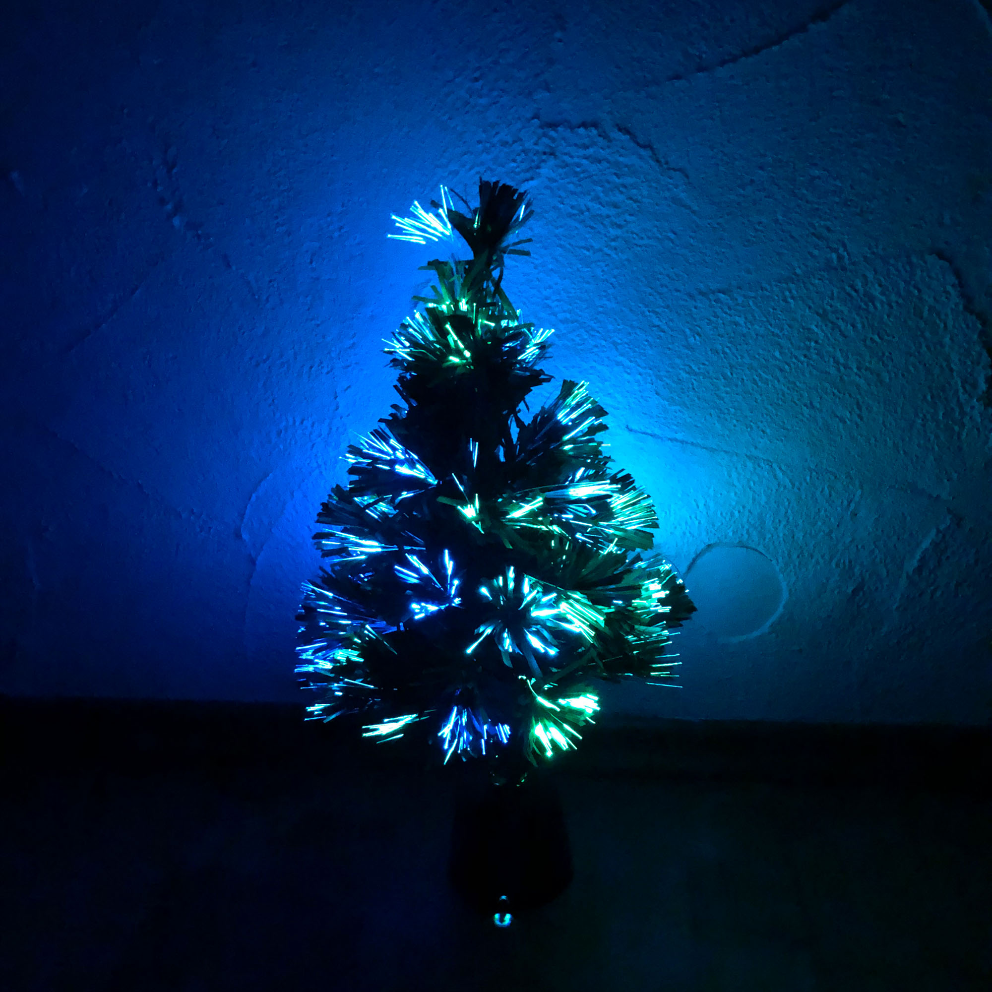 Künstlicher Weihnachstbaum 45 cm mit Farbwechsler und LED Beleuchtung, batteriebetrieben