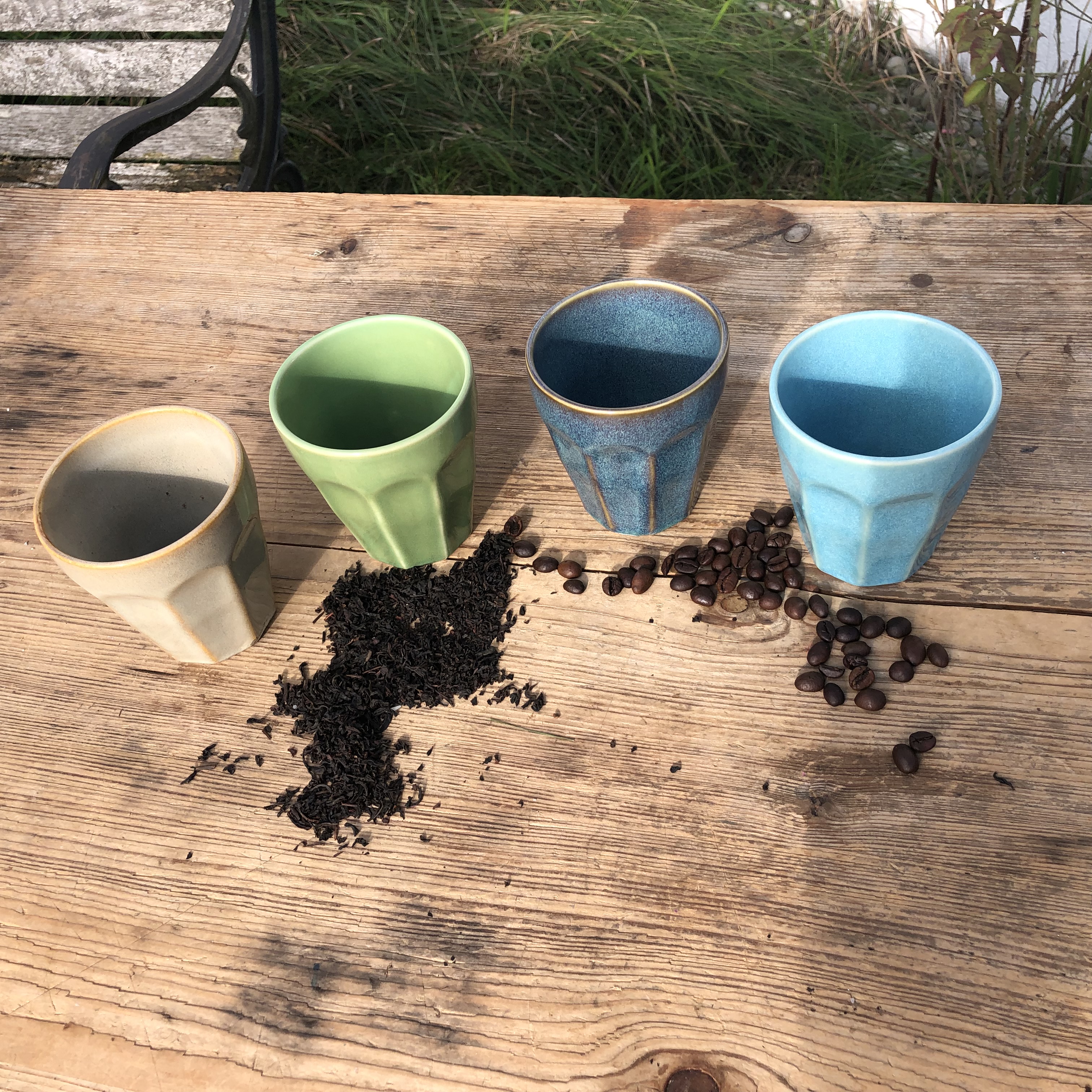 4-tlg. Set Becher aus Porzellan für Espresso - Kaffee und Tee 90ml/250ml/330ml