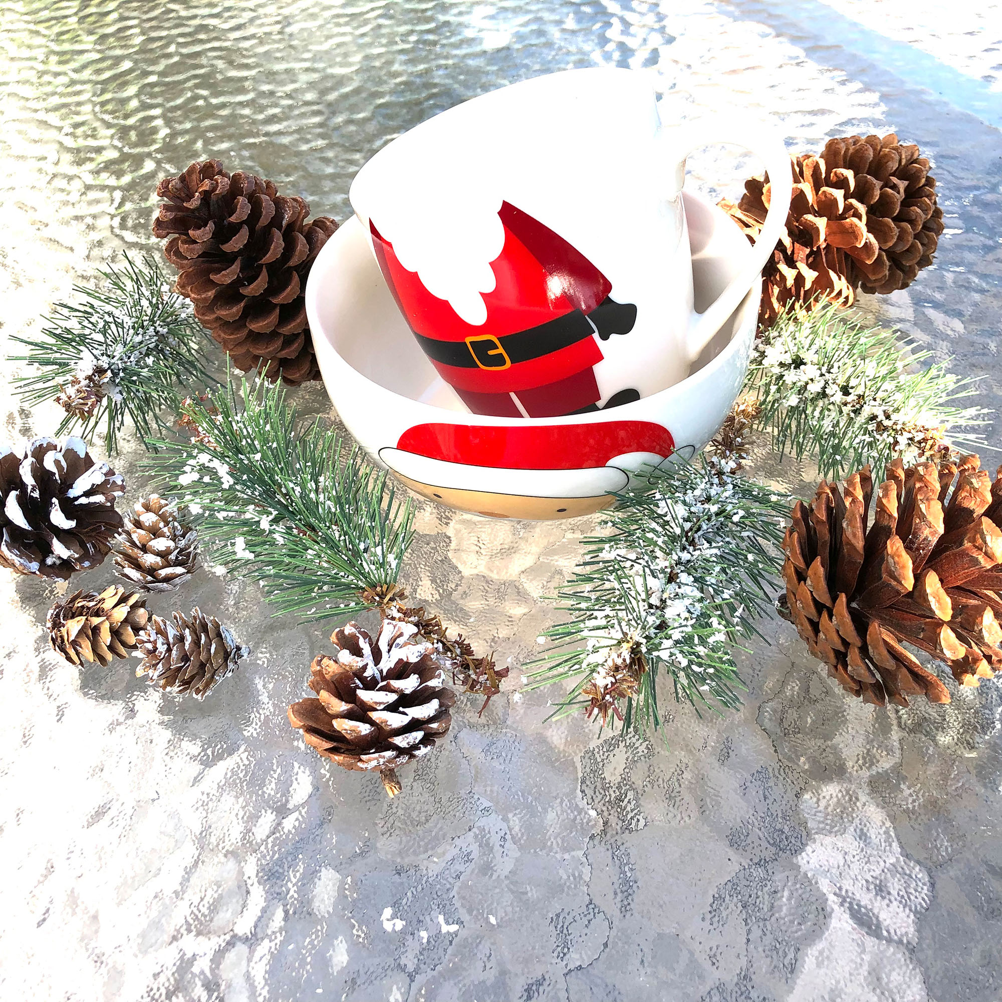 2-tlg. Set Weihnachtsgeschirr  - Becher und Schale aus Porzellan in weihnachtlichem Outfit