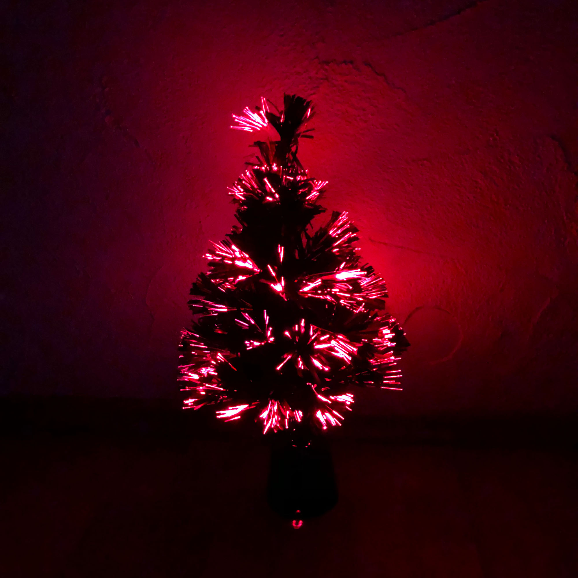Künstlicher Weihnachstbaum 45 cm mit Farbwechsler und LED Beleuchtung, batteriebetrieben